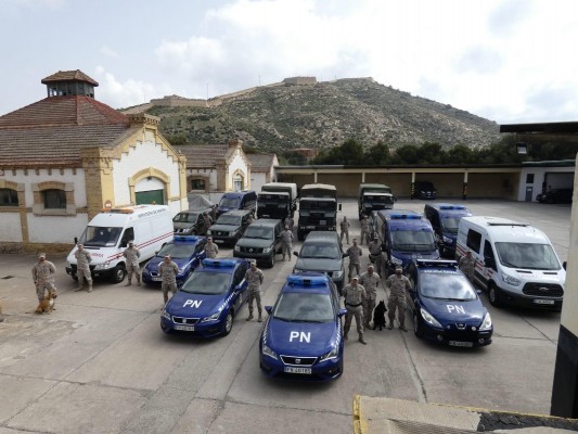 La Armada despliega sus infantes de Marina por los hospitales y las estaciones de Cartagena