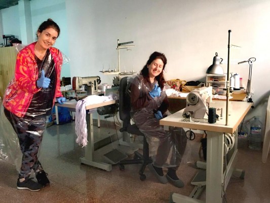 Talleres solidarios elaboran casi 1.000 mascarillas al día para los sanitarios de la Región