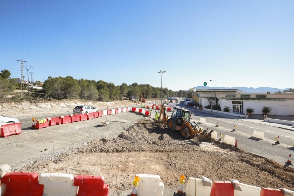 El dilema de las obras públicas en las instituciones: ¿paralizar para cumplir o cumplir para continuar?