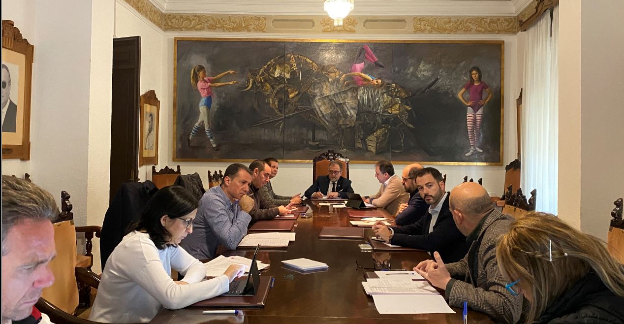 La Diputación aplaza un mes el cobro de recibos y suspende cobros en curso