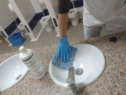 Lucha contra el coronavirus en Murcia: operación desinfección en guarderías y colegios 