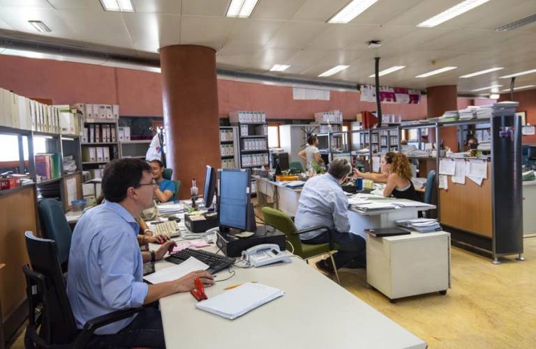 Los funcionarios del Ayuntamiento y Diputación se encomiendan a la informática contra el Covid-19