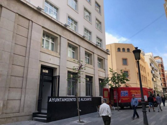 Alicante suspende las reservas de espacio en la vía pública para evitar la extensión del coronavirus
