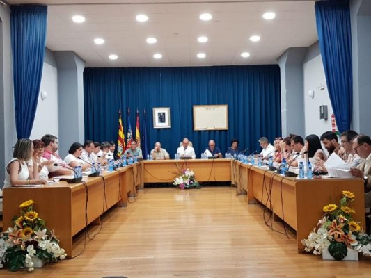 El Campello suspende el pleno de marzo: el pliego para la gestión de la piscina se vuelve a retrasar