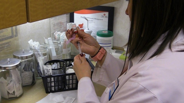 China desarrolla con éxito una vacuna contra el coronavirus y da luz verde a pruebas en humanos