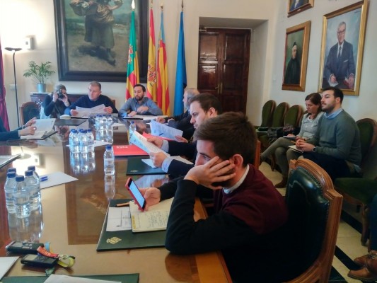 El coronavirus paraliza la agenda municipal y el 'WhatsApp' asume el protagonismo entre los ediles