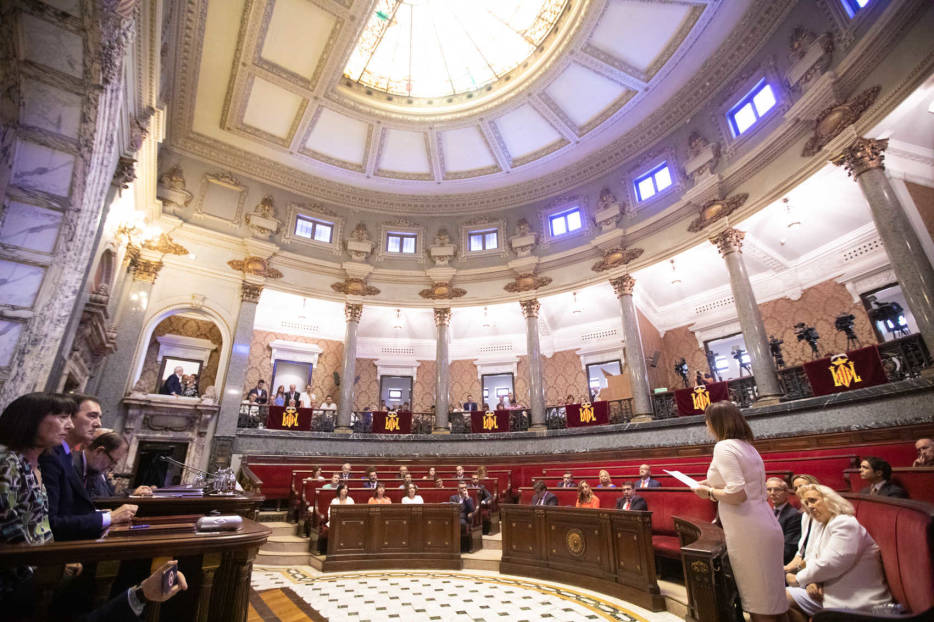 València 'recorta' el Pleno: podrán acudir 13 concejales y sólo tratará sobre el coronavirus