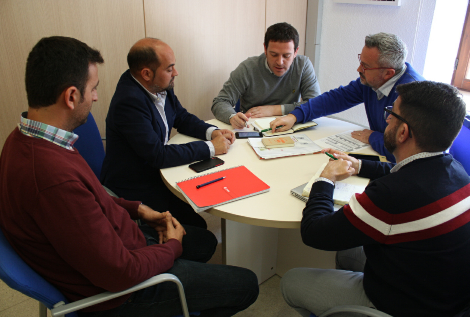 Foto de archivo de una reunión de trabajo en Atención Ciudadana y Transparencia del Ayuntamiento de Castelló. - 