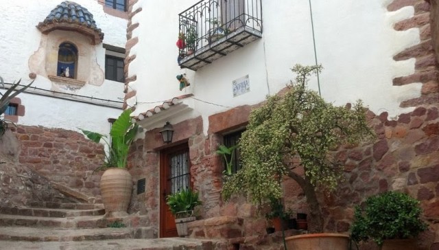 Vilafamés llança un repte als escolars: queda't a casa i engalana el teu balcó!