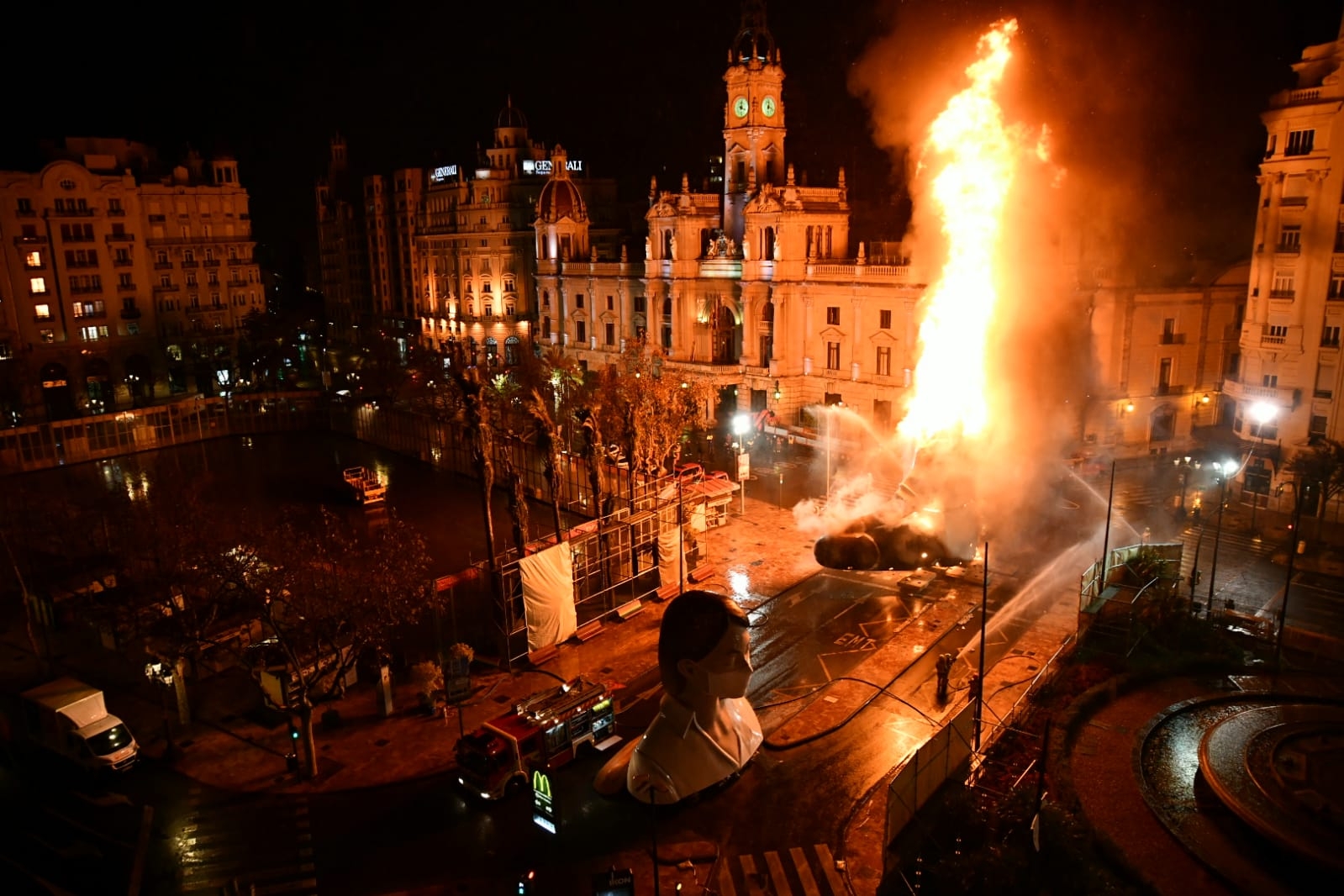 Histórica 'cremà' silenciosa en València
