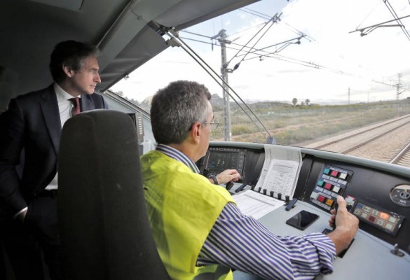 De la Serna anuncia la construcción de una nueva conexión del AVE Valencia-Castellón