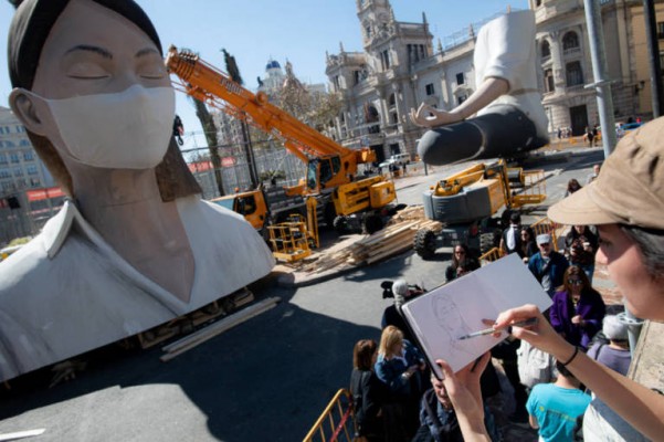 El busto de la falla de Escif se salva de las llamas