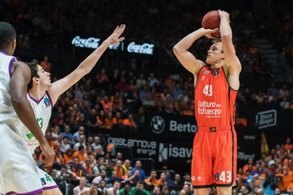 Sikma rechaza la oferta de renovación del Valencia Basket y firma por el Alba Berlin