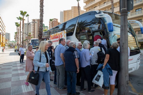 Aptur alerta de las cancelaciones masivas y el frenazo de las reservas de verano en Benidorm