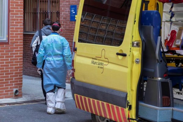 Los enfermeros denuncian que se sienten indefensos por la falta de equipos de protección