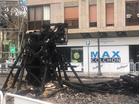 La Falla del Regne aparece quemada por un acto vandálico