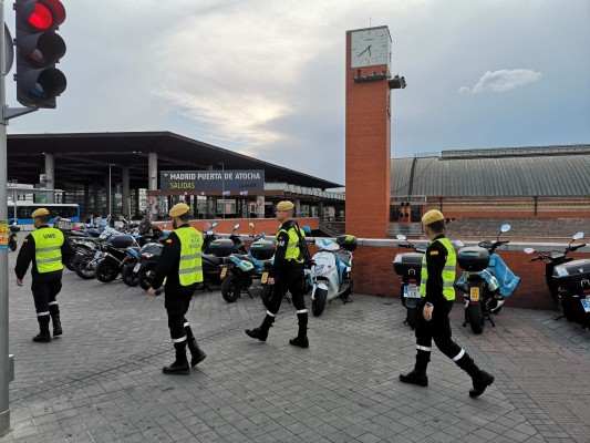 La UME despliega efectivos en el estaciones de tren, el Puerto y el Aeropuerto de València