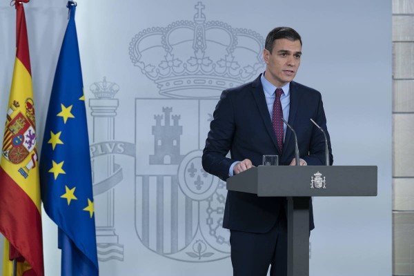 Sánchez cerrará las peluquerías, pero permitirá la atención a mayores en sus domicilios
