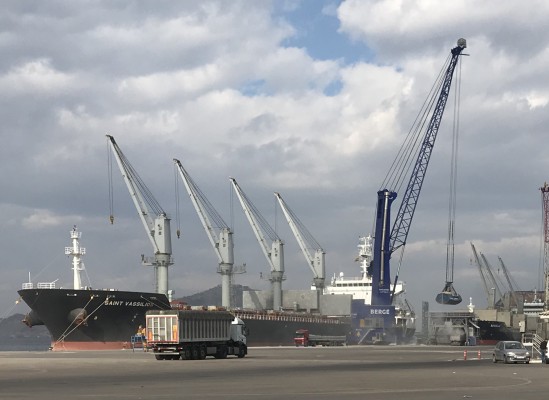 El Puerto de Cartagena garantiza la carga y descarga de bienes básicos para abastecer a la población