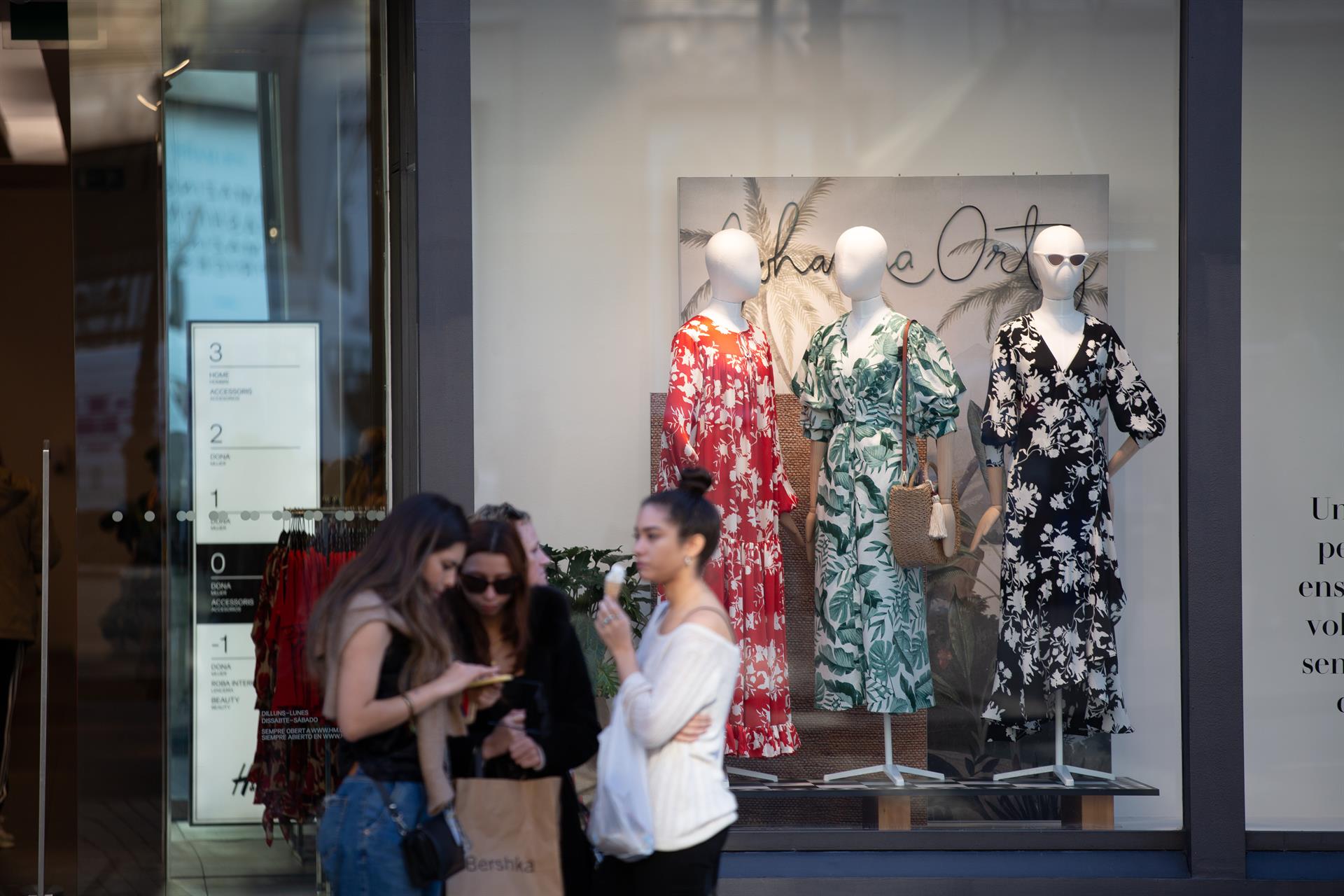 Inditex y Tendam (Cortefiel) cierran desde hoy todas sus tiendas temporalmente en España