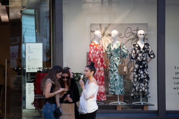 Inditex y Tendam (Cortefiel) cierran desde hoy todas sus tiendas temporalmente en España