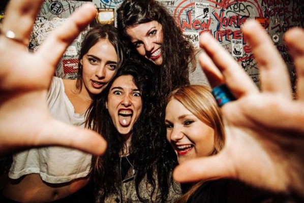 Hinds y el clásico español: la radicalización del amor/odio por el éxito musical ajeno