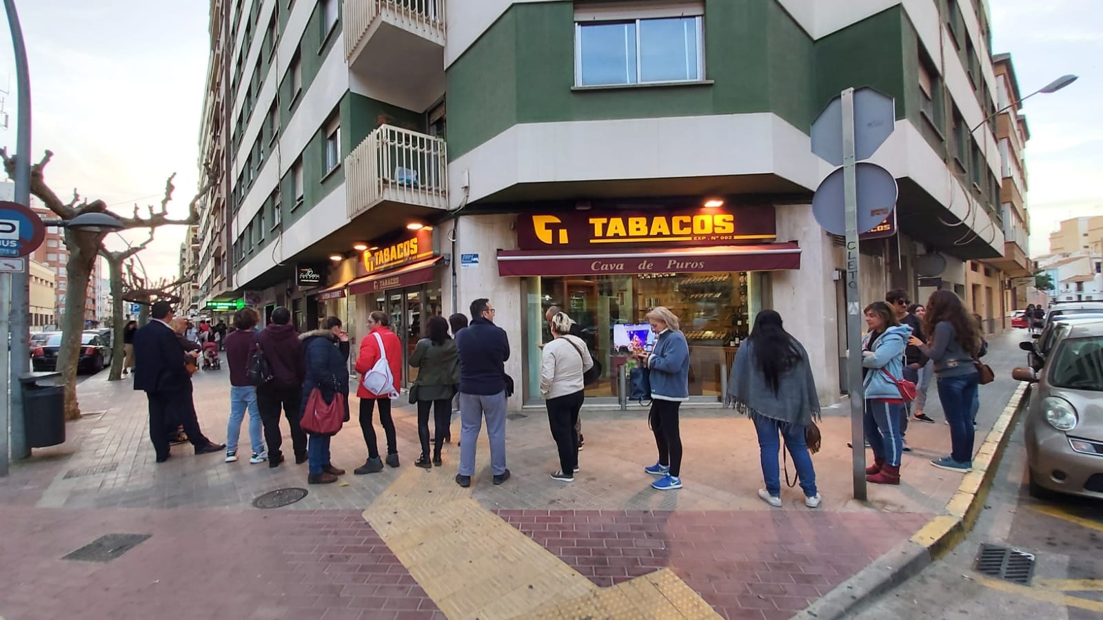 Vila-real estrena las restricciones con normalidad, aunque con colas en algunos establecimientos