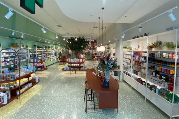 Abre en el Centro
Comercial L ’Aljub una farmacia con enfoque natural 