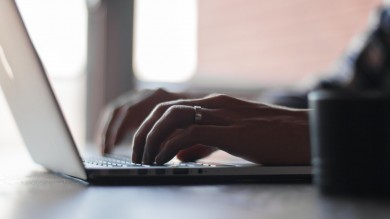 La justicia reconoce el derecho a teletrabajar toda la jornada para cuidar a una madre enferma