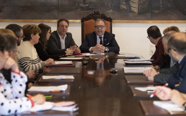 La Diputación cierra la Piscina Provincial y el Castillo de Peñíscola