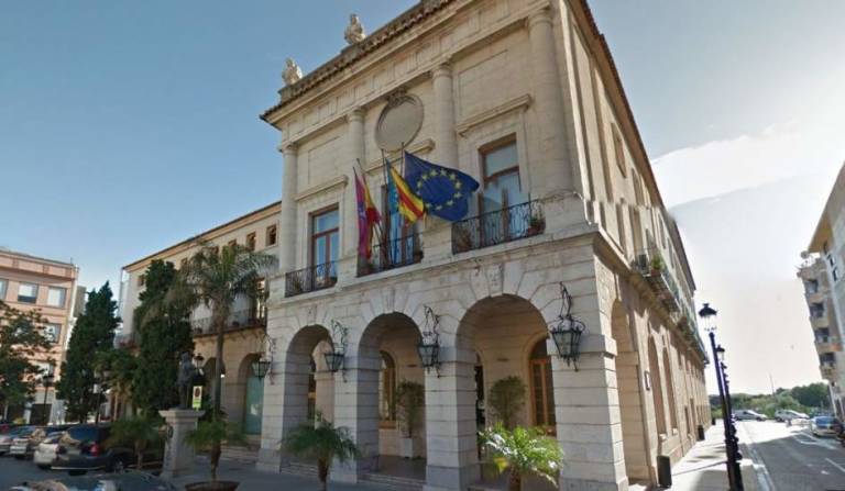 Gandia constata la llegada de turistas y admite que no puede impedir esos viajes