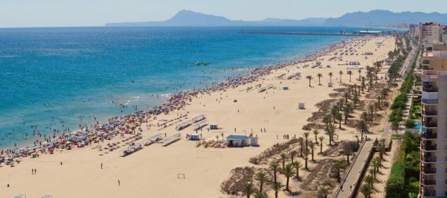Gandia cierra su playa