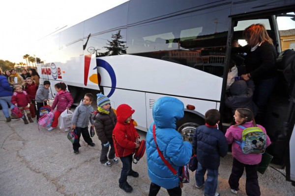 Las empresas de transporte escolar y cátering le ven las orejas al lobo con el cierre de colegios