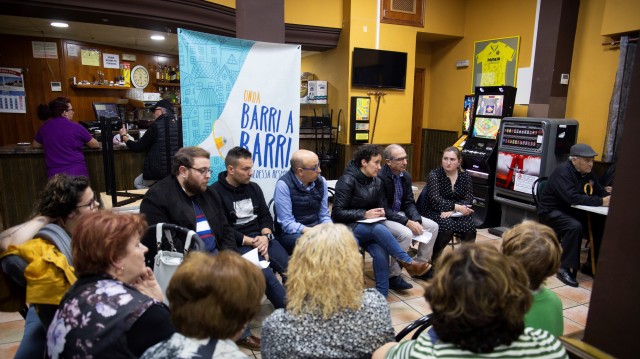 Vecinos del barrio Monseñor Fernando Ferris de Onda piden baldeo de las zonas sucias y más alumbrado