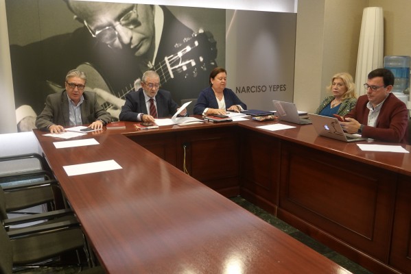 La ausencia de Vox y la abstención de Cs permiten la admisión de 113 enmiendas de PSOE y Podemos