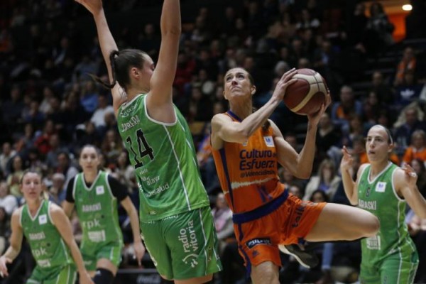 La expedición del Valencia ya está en casa tras regresar de Bélgica sin jugar