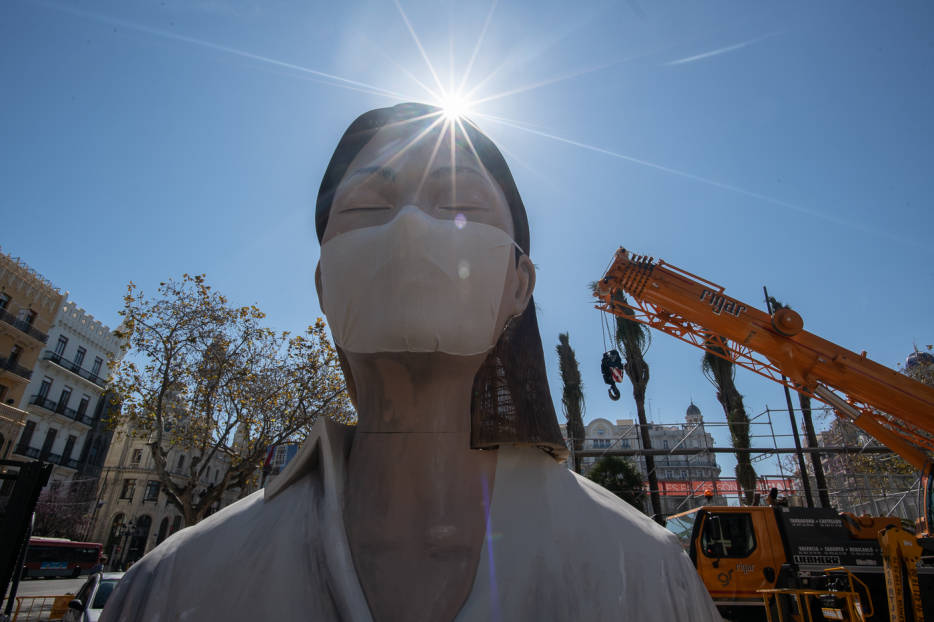 'Adopta un ninot': así es la iniciativa que busca dar cobijo a las Fallas