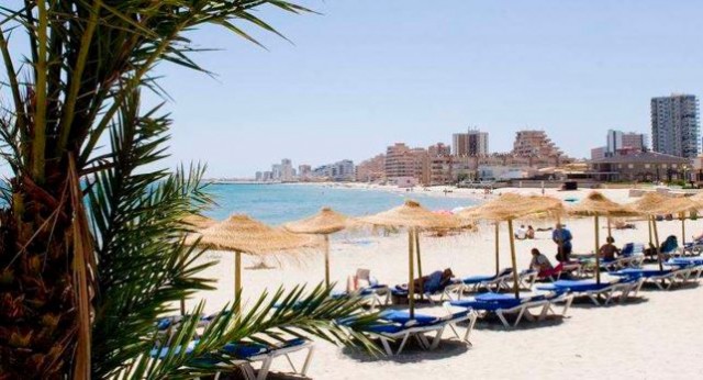 Los madrileños se refugian en La Manga huyendo del coronavirus en las vacaciones 'forzadas' de los escolares