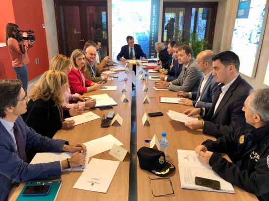 Podemos aparca las críticas al alcalde Ballesta y ofrece 