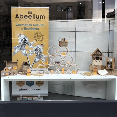 Abeelium, la 'startup' de Daniela y Alanah que hace cosméticos con la cera y
la miel de las abejas