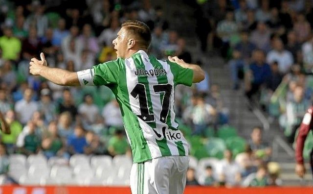 El Betis de Setién empieza a rodar a la espera de completar la plantilla