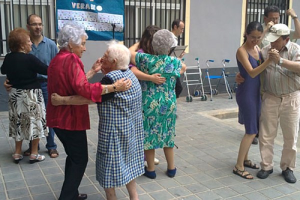 Los directores de residencias de ancianos prohíben las visitas de las familias
