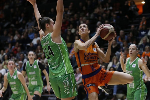 
El Valencia Basket busca en la pista del Castors Braine no obligarse a una gran remontada en la Fonteta