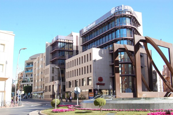 Fitch eleva el rating de Cajamar a ‘BB’ con perspectiva estable
