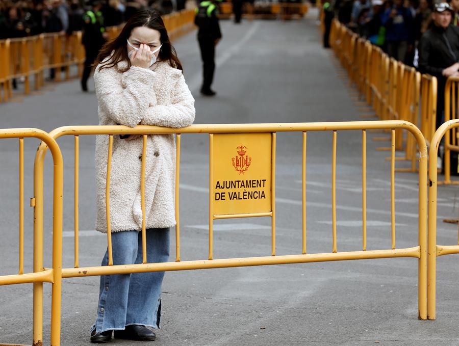 El Consell se rinde a la evidencia y suspende las Fallas