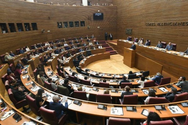 Les Corts suspende el pleno por la ausencia de Vox