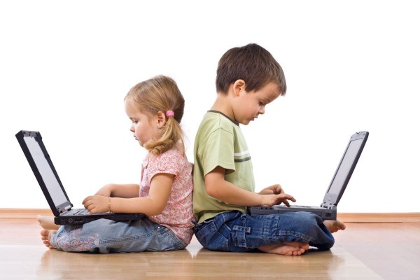 Casi la mitad de los niños españoles de 5 años navega por Internet