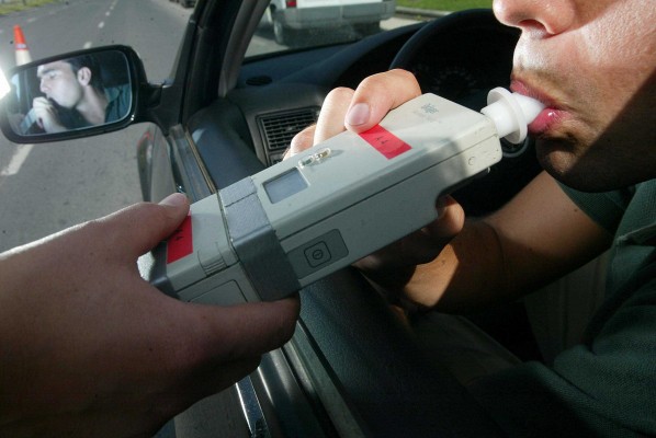 La DGT quiere realizar este año 100.000 test de drogas a conductores y llegar en 2018 a 150.000 pruebas