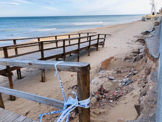 PP y Cs denuncian la falta de adecuación de las playas de Elche ante la venida de época turística