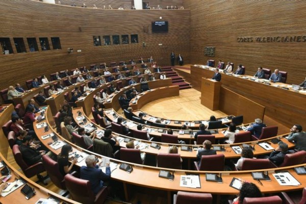 Vox no acudirá al pleno de Les Corts esta semana al haber estado en contacto con Ortega Smith